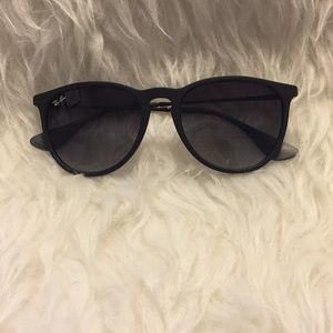 Women Ray Ban sunglasses in the style Erica